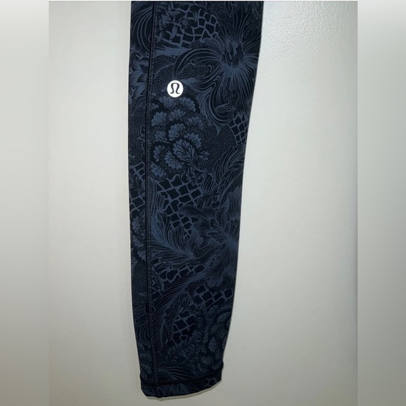 Lululemon Speed Up Tight, Full On Luxtreme, Nouveau Mach Blue/Black.  Pristine! - Picture 5 of 10
